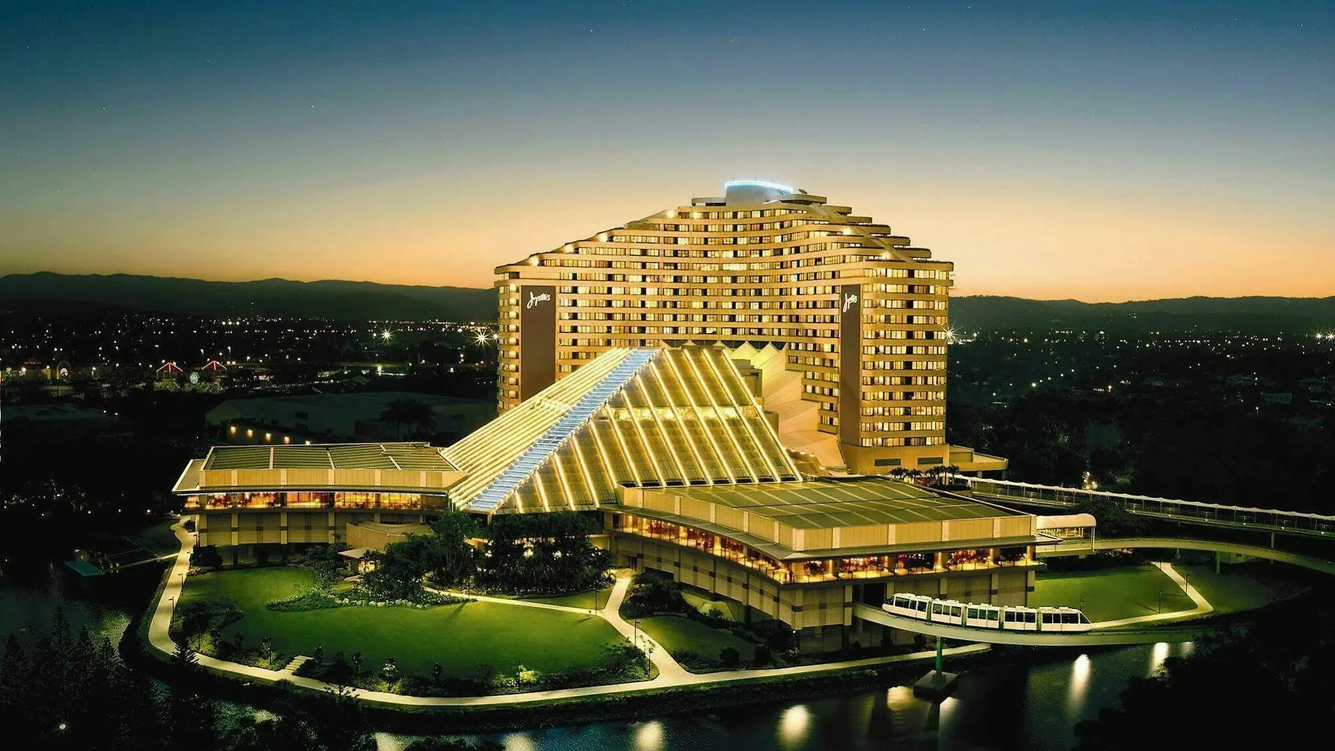 Отель The Star Grand At The Star Голд-Кост